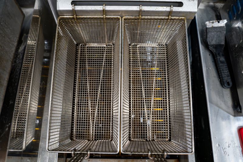 friteuse propre après nettoyage complet